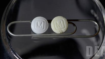 Comparison between authentic (left) and counterfeit (right) 30mg ox