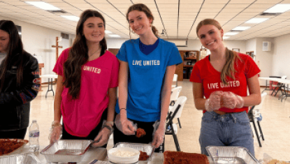 students making lasagna