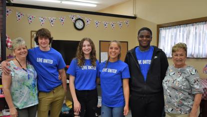 youth volunteers with seniors